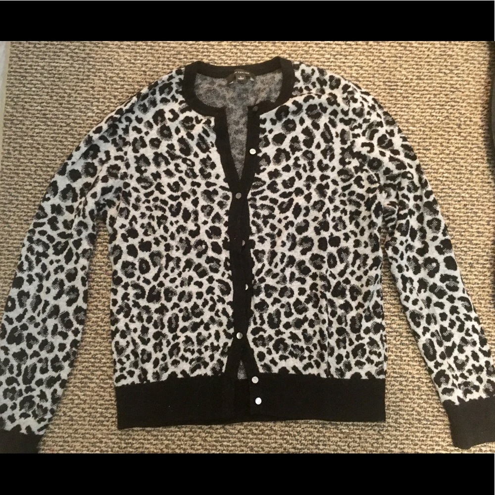 Ann Taylor Lt Grey Leopard Sweater, Large
